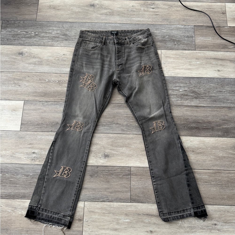 Boohoo Mens Black Straight Jeans with Embroidered Accents